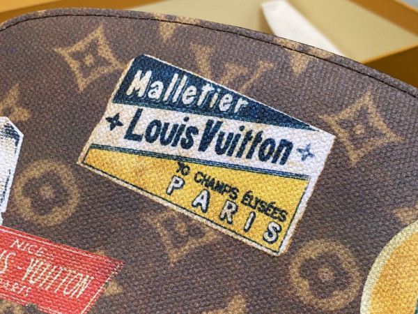 l0*is V*t0n cosmetic pouch pm-19*12*6cm