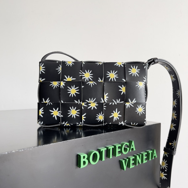 bo*te*ga Ve*ne*ta cassette-23*15*5cm