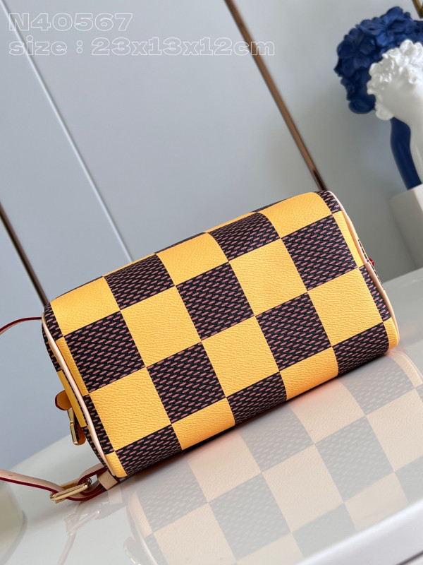 l0*is V*t0n locker dopp kit bag-23*13*12cm