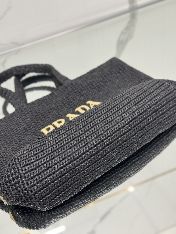 Pra*a crochet tote bag