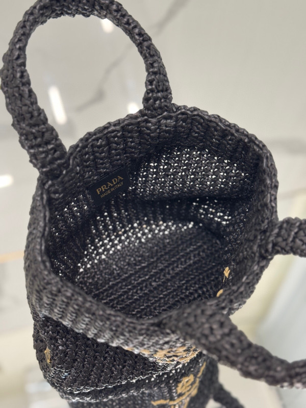 Pra*a crochet tote bag