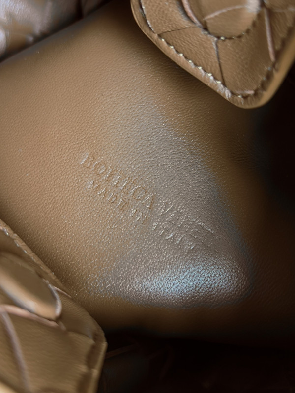 bo*te*ga Ve*ne*ta andiamo parachute small shoulder bag