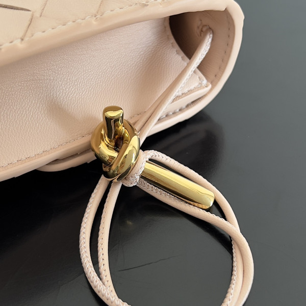 bo*te*ga Ve*ne*ta long clutch andiamo with handle-31*13*3cm
