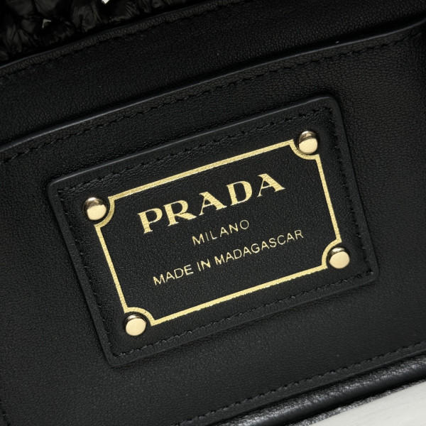 Pra*a crochet shoulder bag
