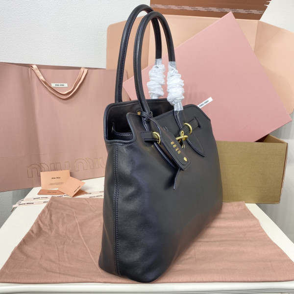 M*um*u aventure nappa leather bag