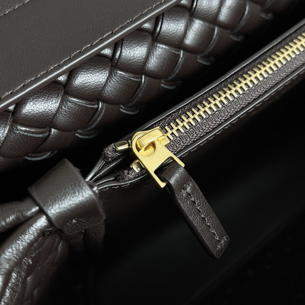 bo*te*ga Ve*ne*ta patti top handle bag