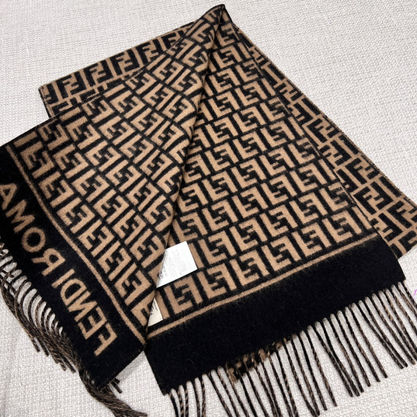 F**di scarf