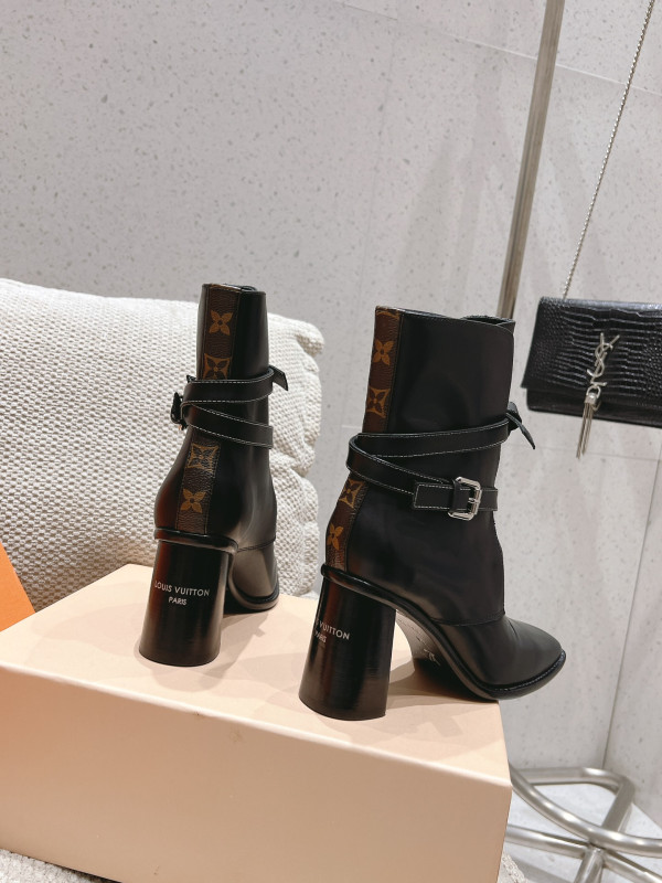 l0*is V*t0n boots