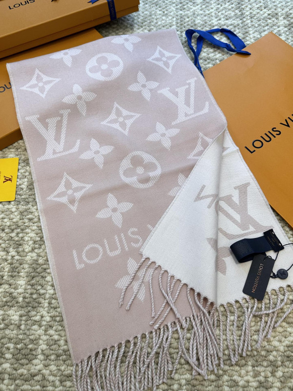 l0*is V*t0n scarf