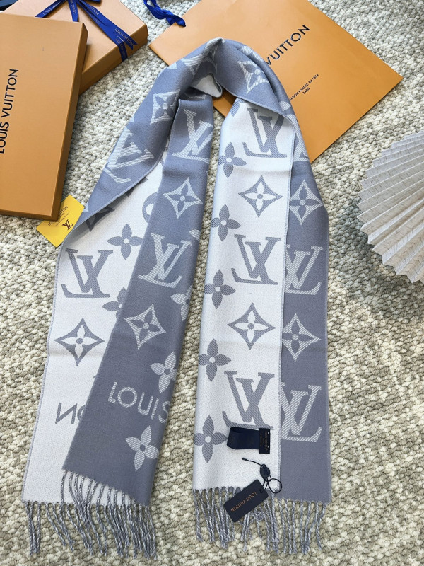 l0*is V*t0n scarf