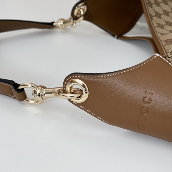 G*u*i b large shoulder bag