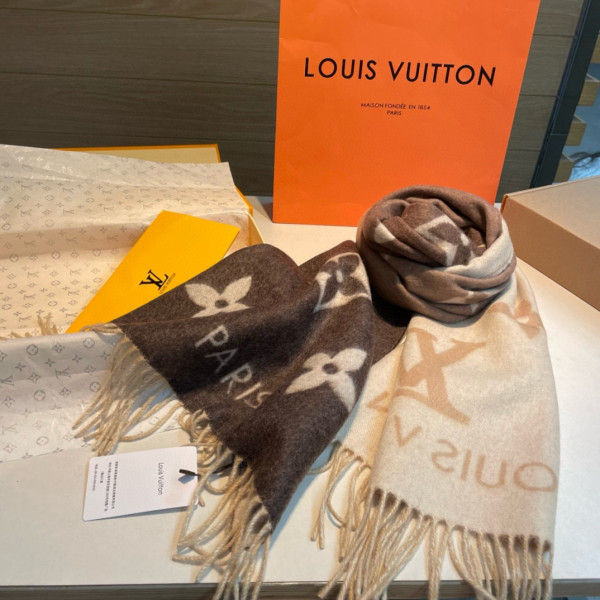 l0*is V*t0n scarf