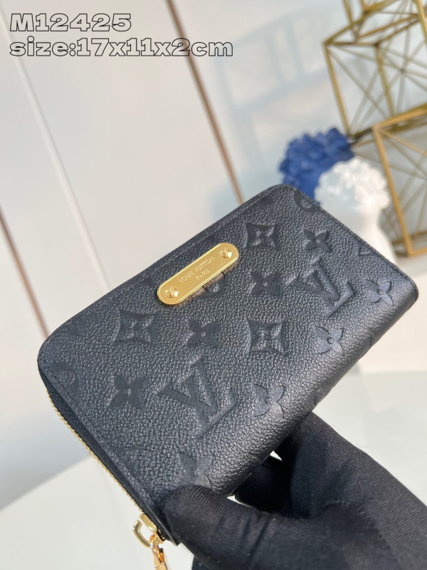 l0*is V*t0n margot wallet