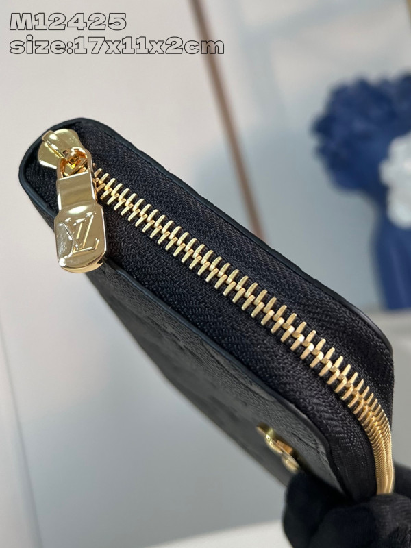 l0*is V*t0n margot wallet
