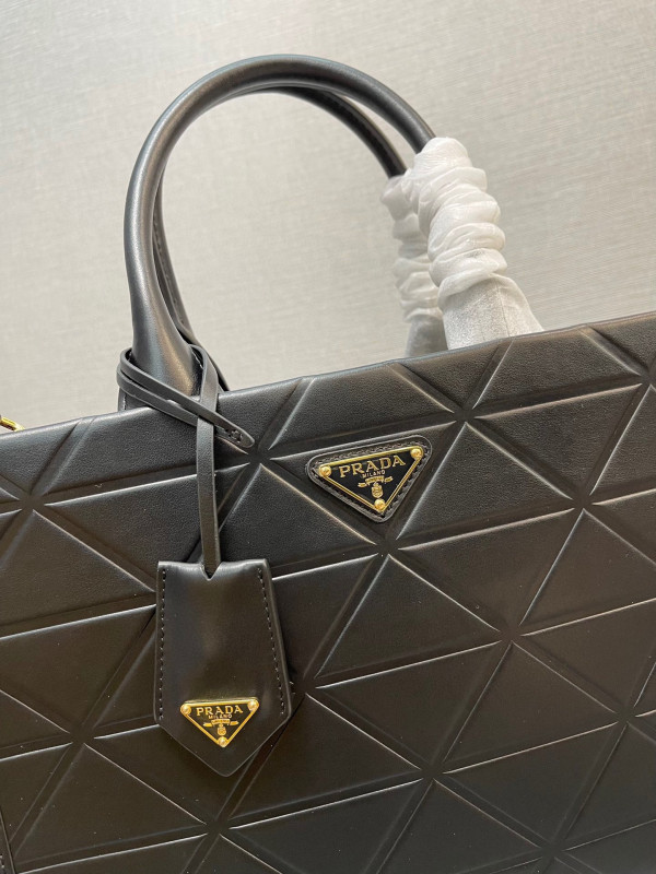 Pra*a symbole medium leather bag
