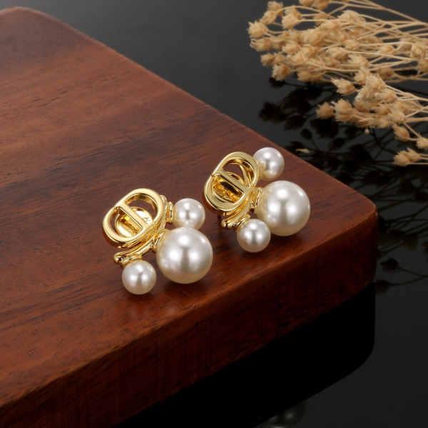 DI0R EARRINGS