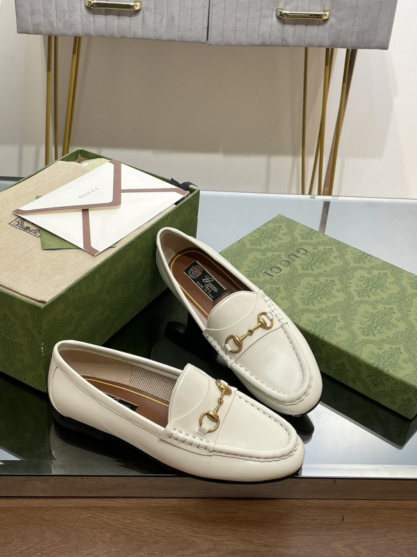 G*u*i loafer