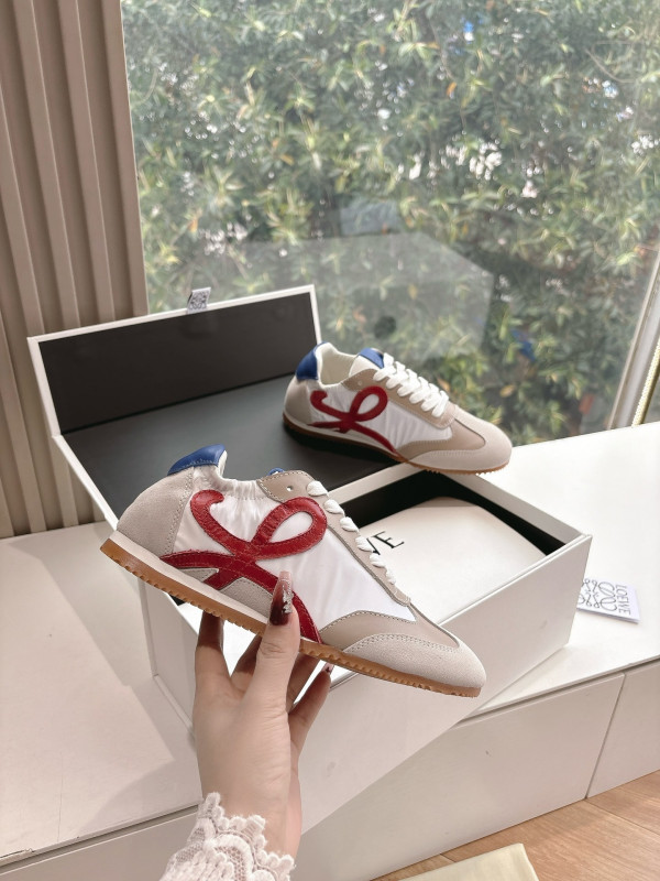 L0ew* ballet runner