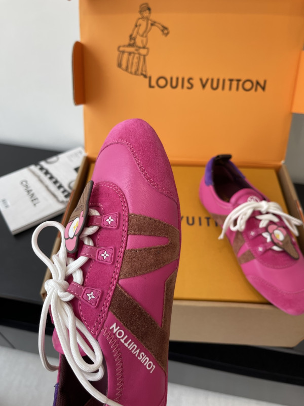l0*is V*t0n sneakerina