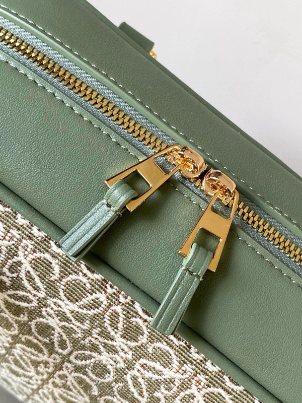 L0ew* amazona 23 bag in soft grained calfskin - 23*10*15cm