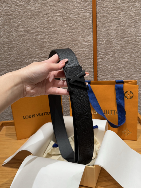 l0*is V*t0n belt