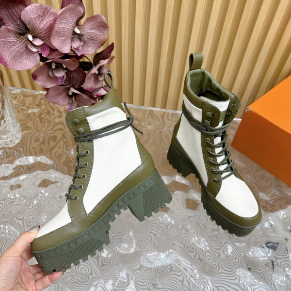 l0*is V*t0n boots