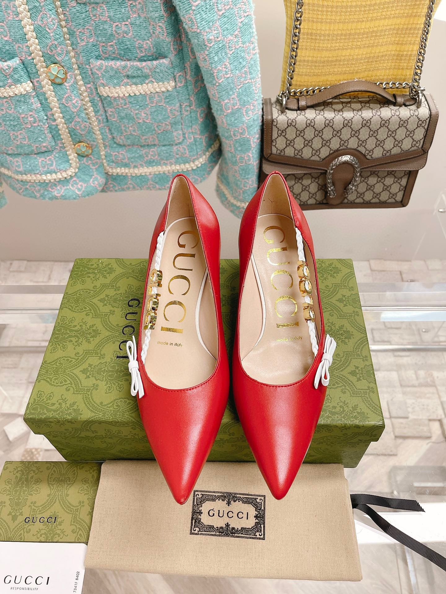 G*u*i women's pump with 'G*u*i'