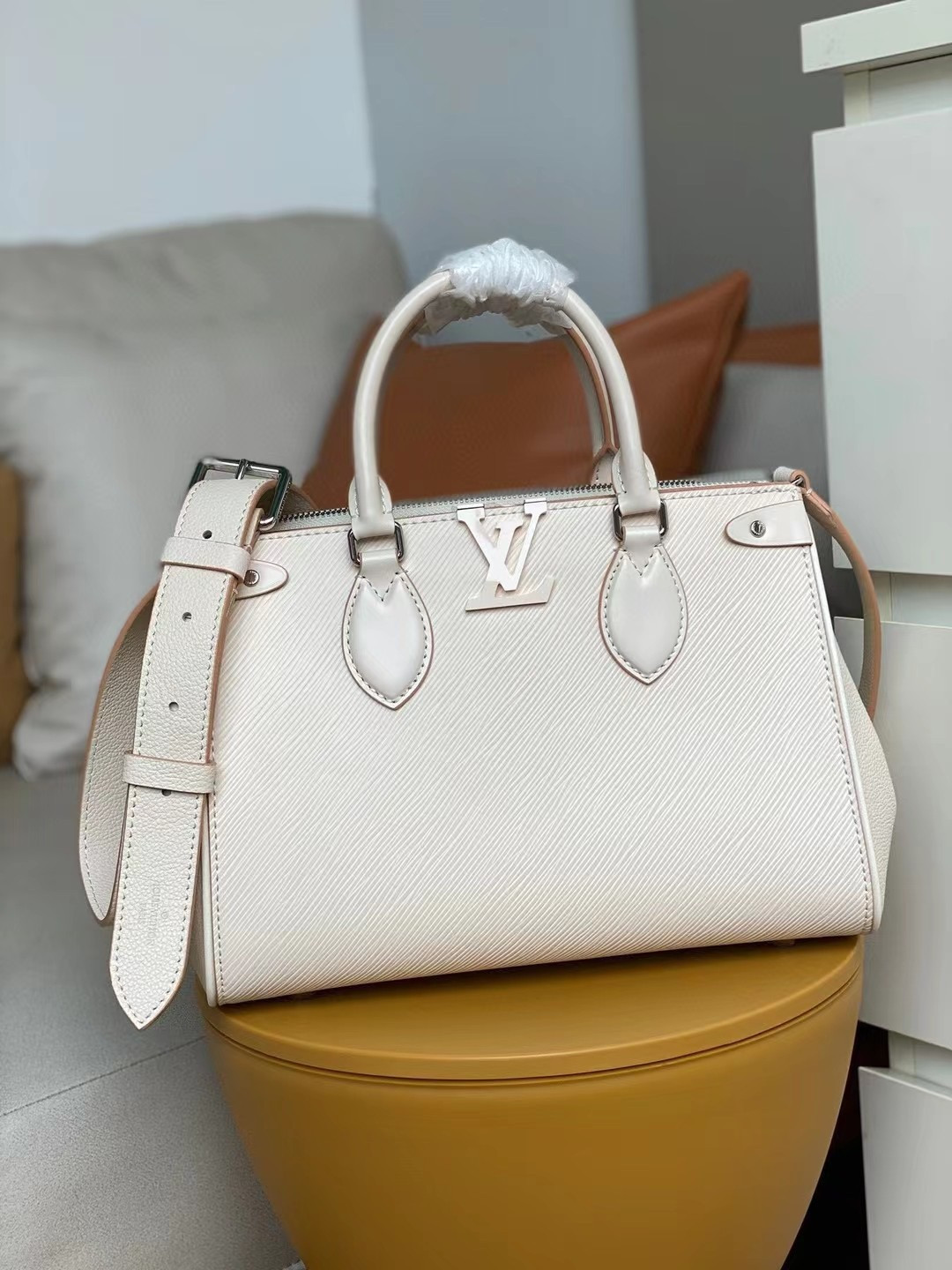 l0*is V*t0n grenelle tote mm