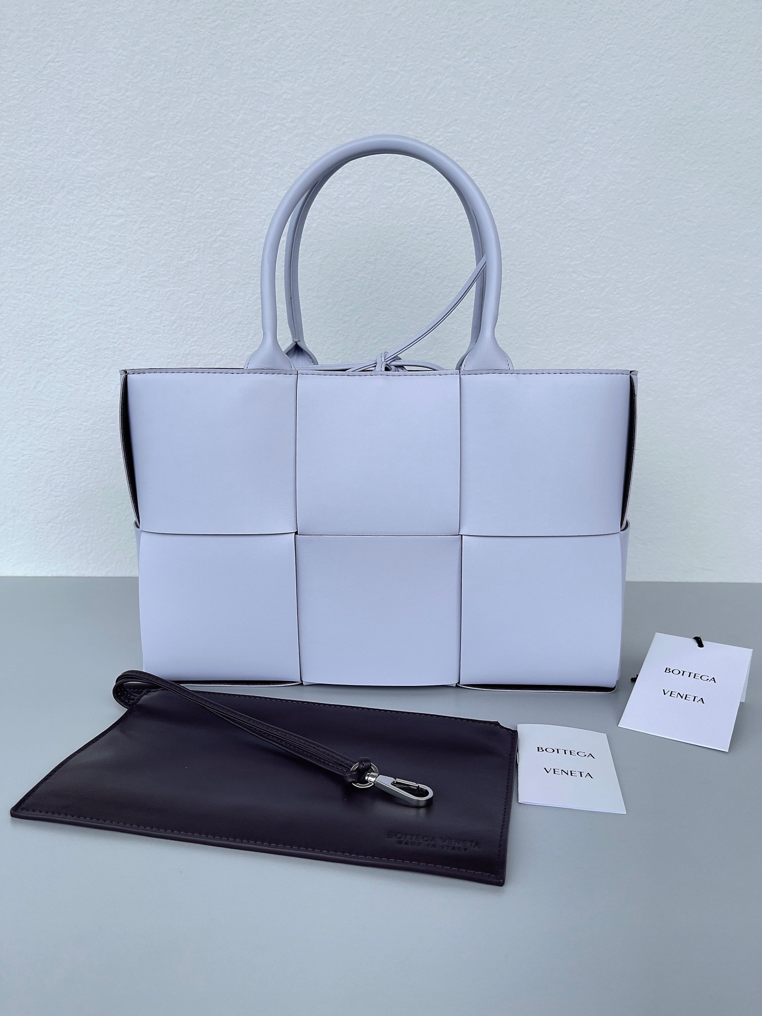 bo*te*ga Ve*ne*ta small arco tote bag