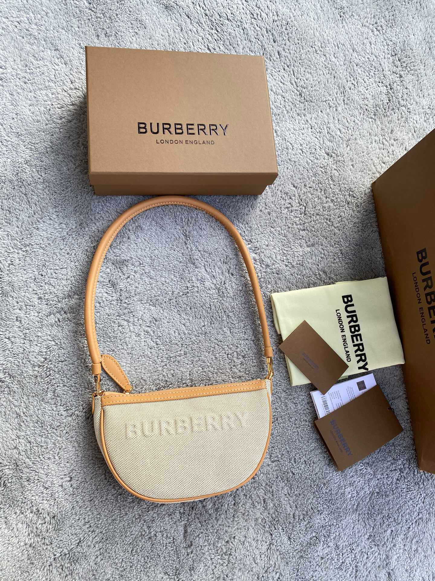 B**rry olympia pouch