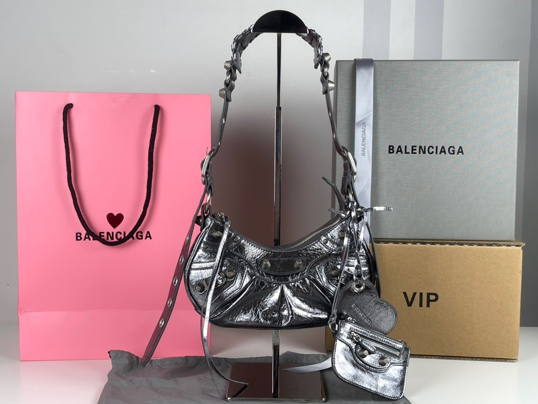 Ba*len*cia*ga women's le cagole xs shoulder bag