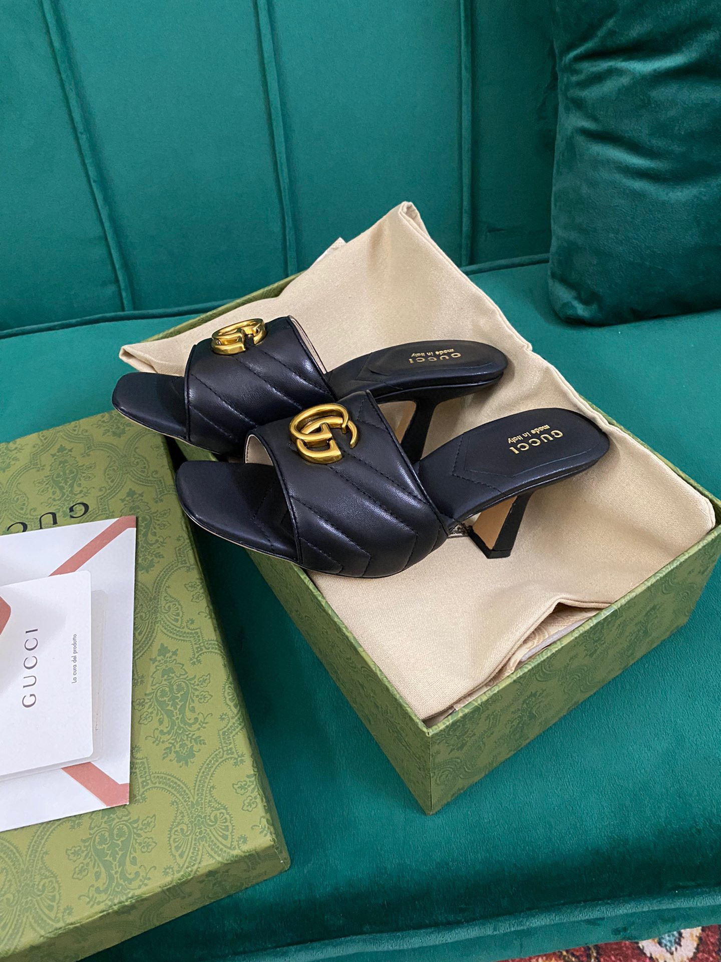 G*u*i double g slide sandal