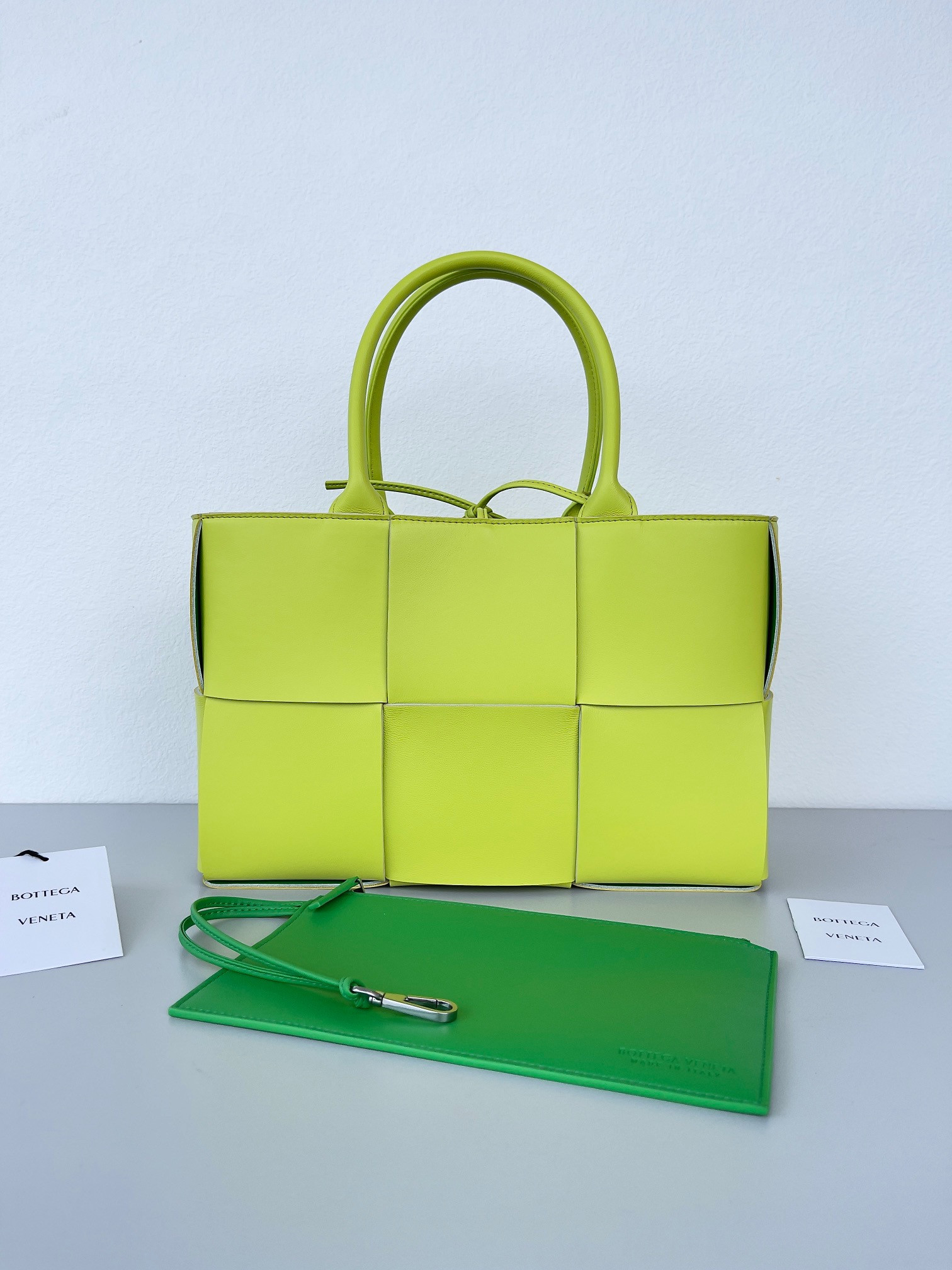 bo*te*ga Ve*ne*ta small arco tote bag