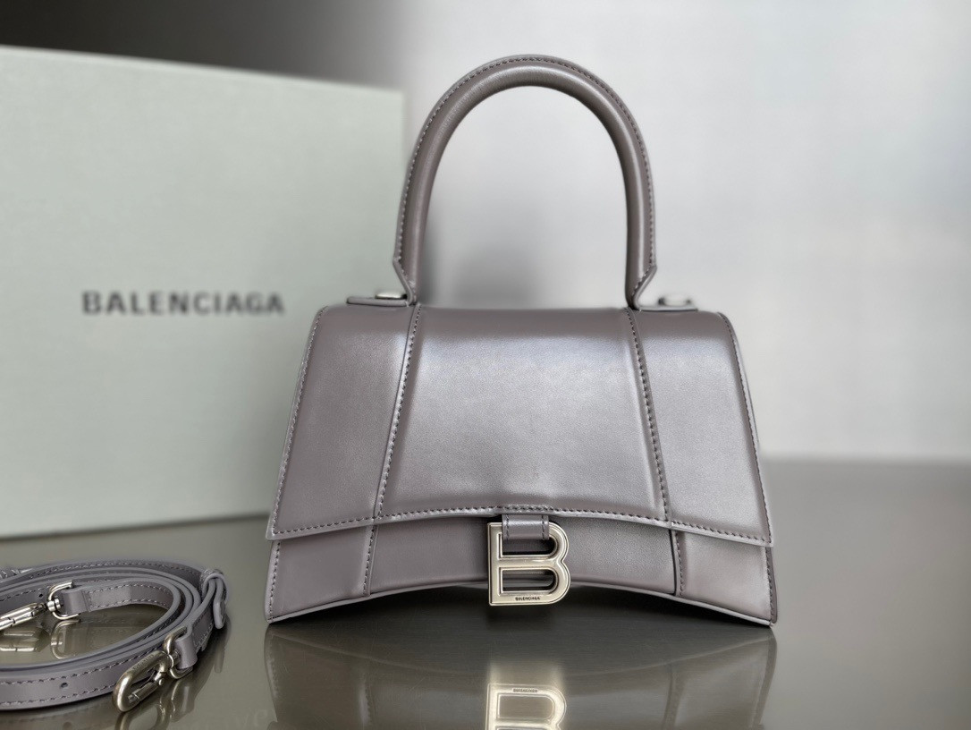 Ba*len*cia*ga hourglass