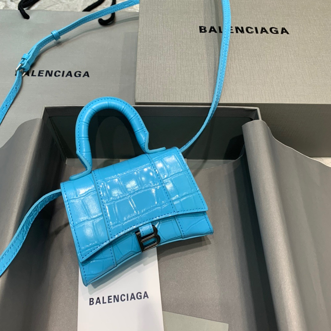 Ba*len*cia*ga hourglass