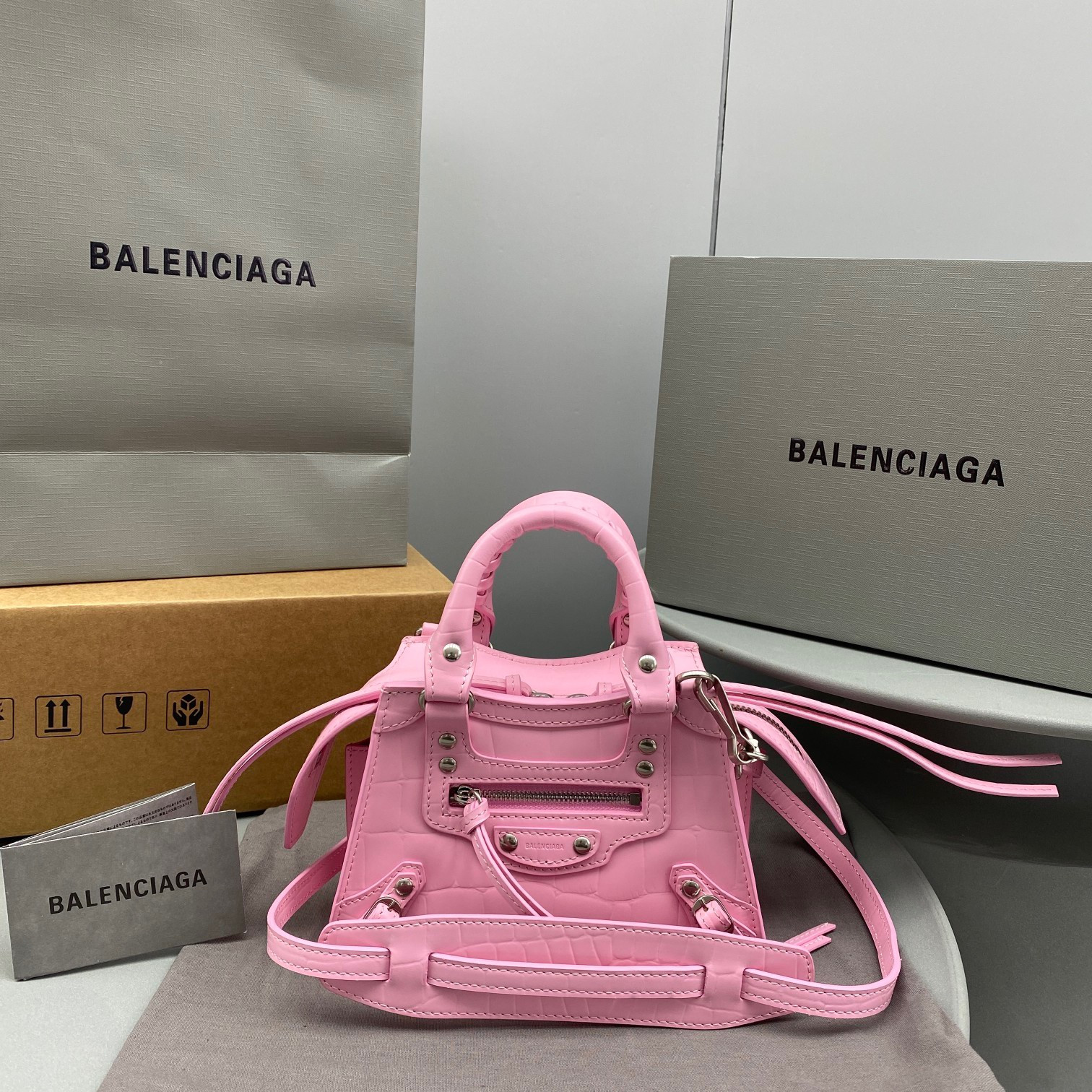 Ba*len*cia*ga neo classic nano top handle bag