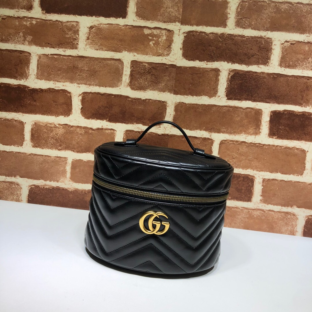 G*u*i cosmetic bag