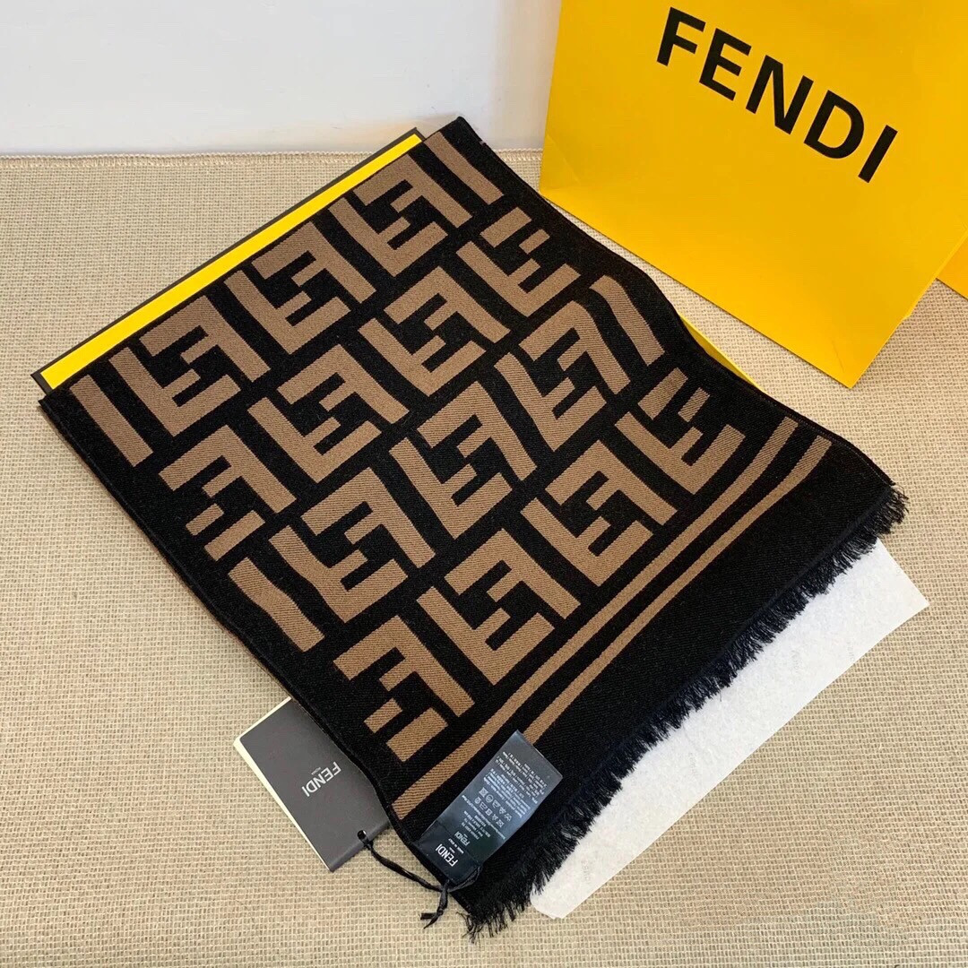 F**di scarf