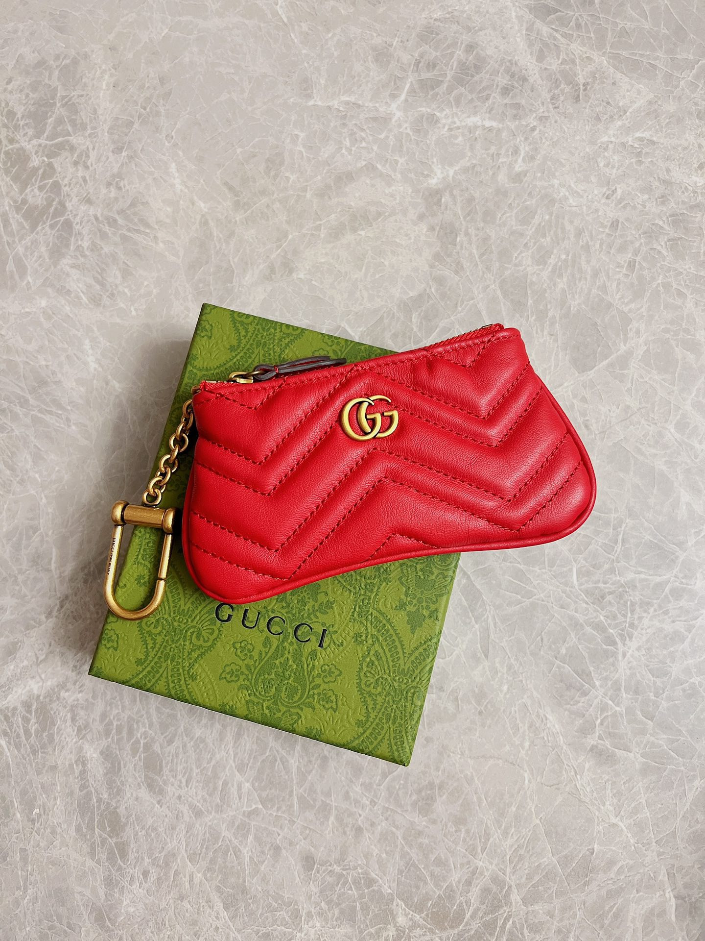 G*u*i gg marmont matelassé key case