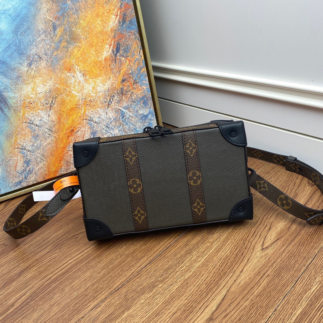 l0*is V*t0n soft trunk wallet