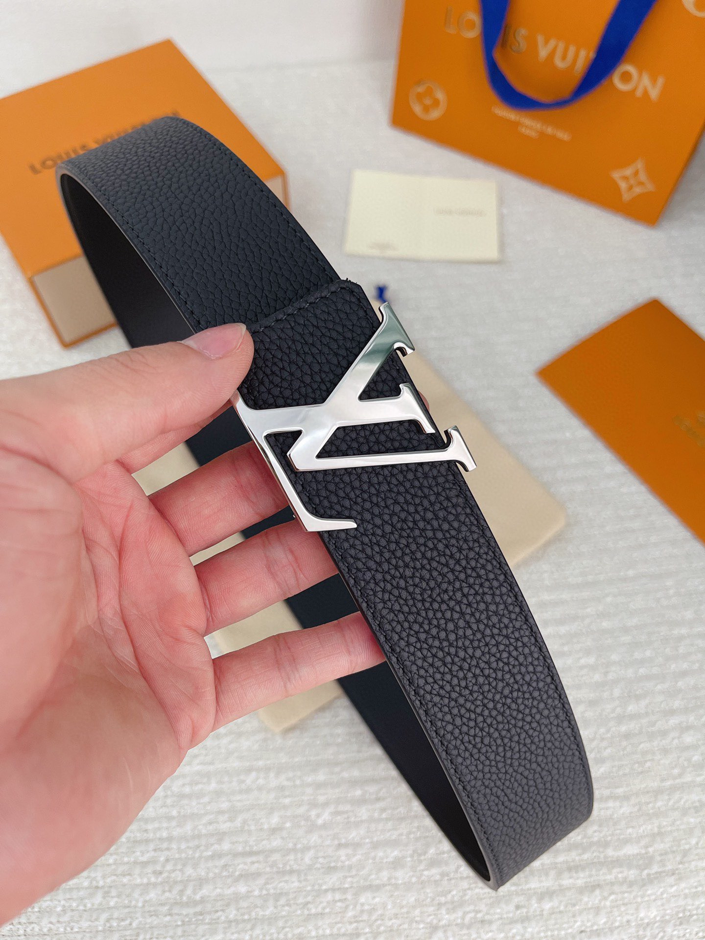 l0*is V*t0n belt