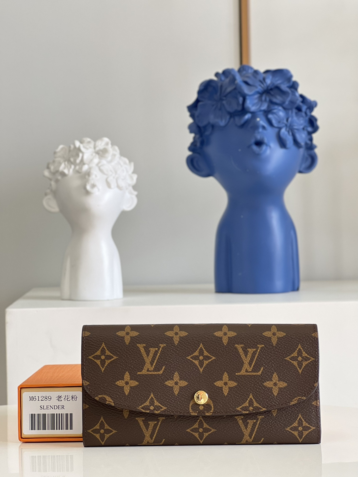 l0*is V*t0n emilie wallet