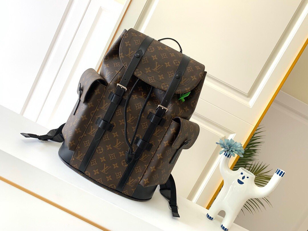 l0*is V*t0n christopher backpack