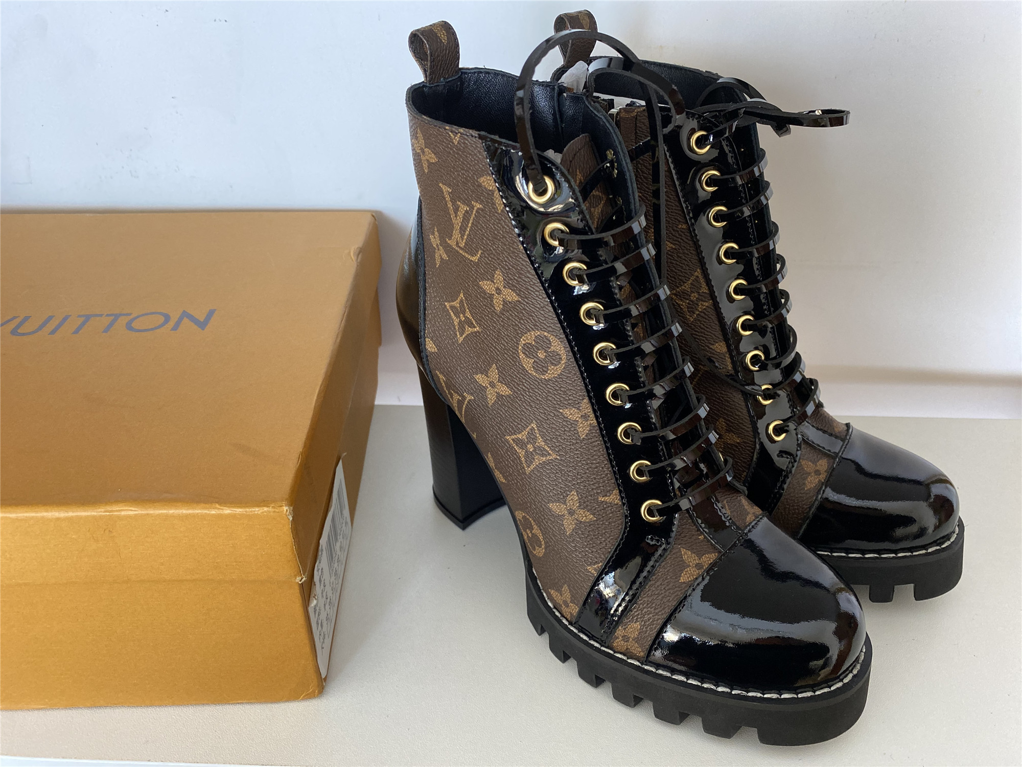 l0*is V*t0n boots