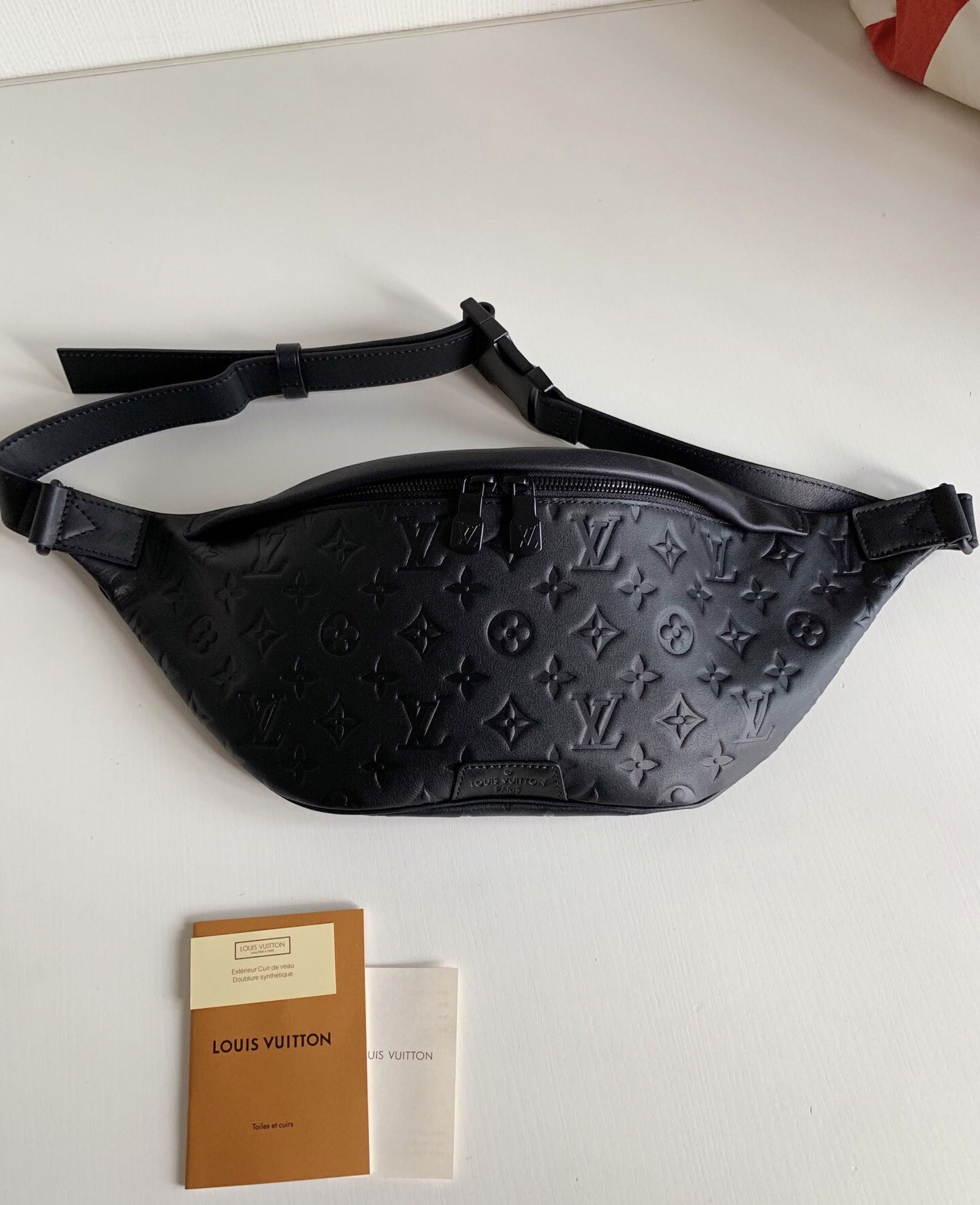 l0*is V*t0n discovery bumbag