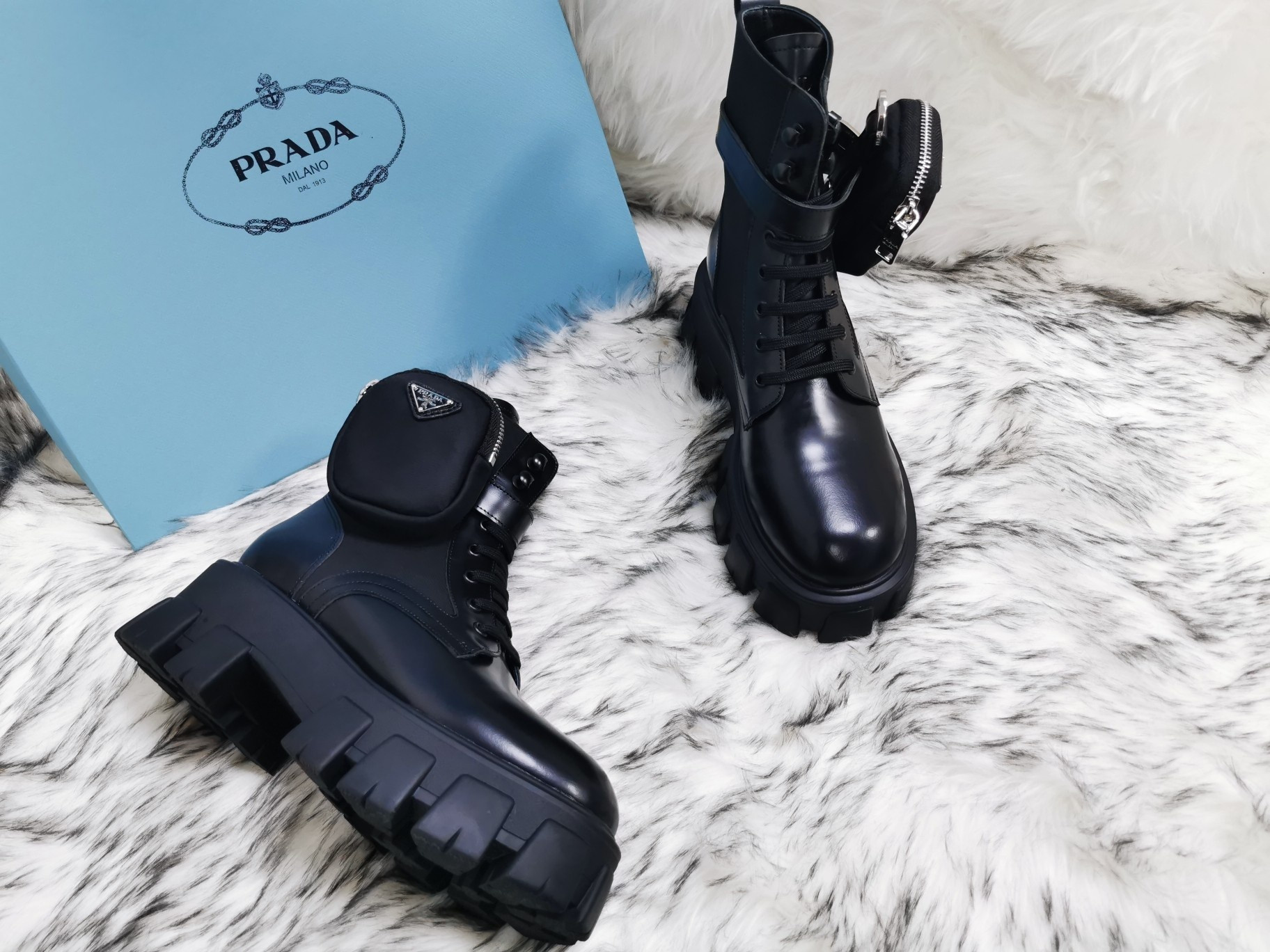 Pra*a pocket boots