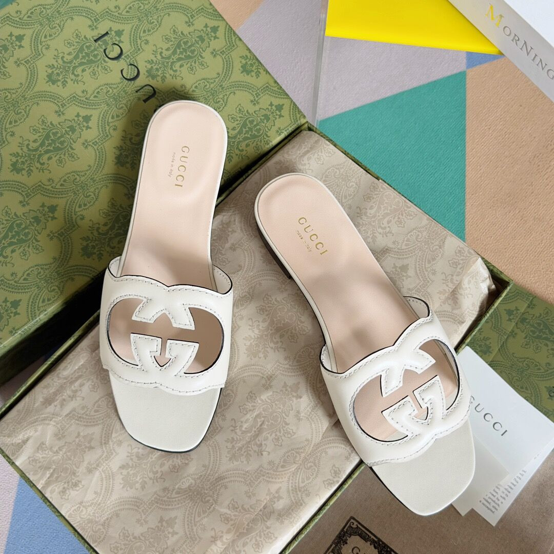 G*u*i  slide sandal