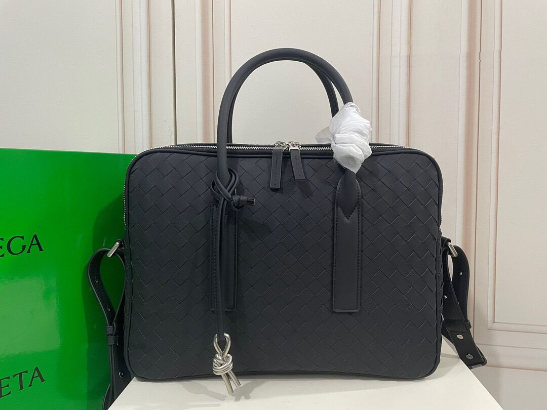 bo*te*ga Ve*ne*ta getaway large briefcase