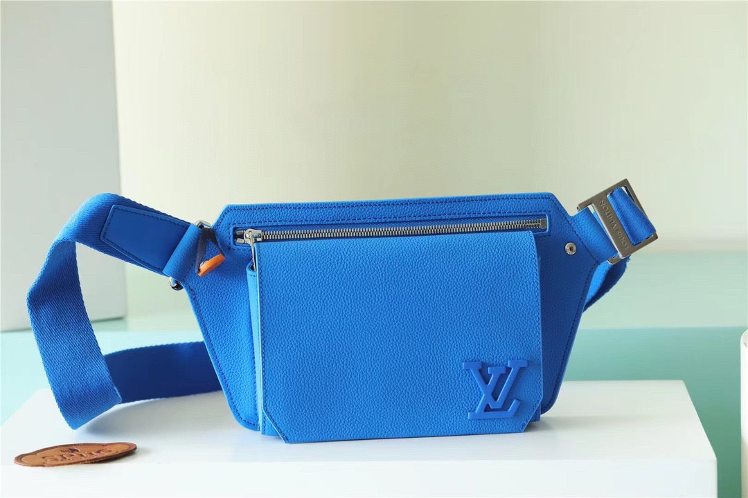 l0*is V*t0n takeoff slingbag