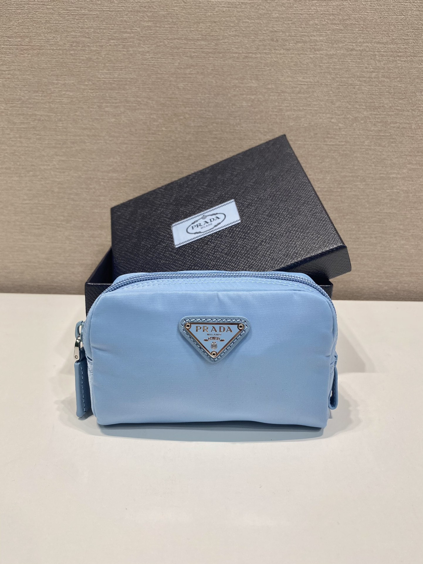 Pra*a re-nylon necessaire